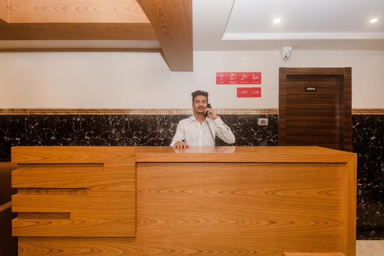 Vaccinated Staff - Oyo 22055 Dadar Residency Hotel Mumbai Exterior foto