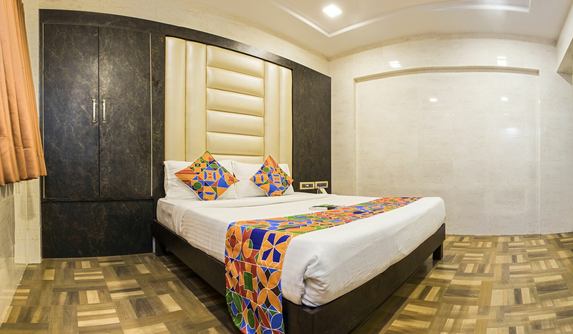 Vaccinated Staff - Oyo 22055 Dadar Residency Hotel Mumbai Exterior foto